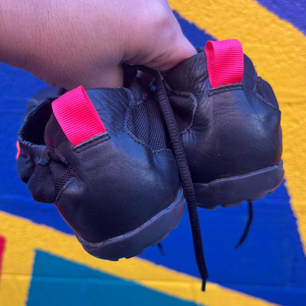 Hush Puppies Black leather Sneakers w multi-color ribbon accents Women's size 10 - Picture 3 of 9